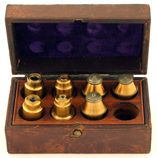 Mikroskop Stativ No. 2, E. Gundlach Berlin, Nr. 385 um 1869: Objektive