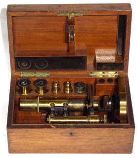 E. Gundlach Berlin, Mikroskop im Kasten