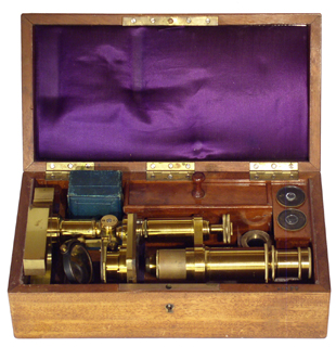 Mikroskop Dr. E. Hartnack Potsdam, No. 21579 im Kasten