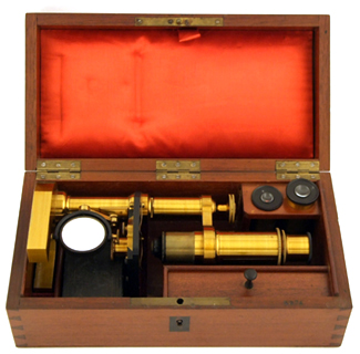 Mikroskop E. Hartnack 5374 in Kasten