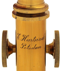 kleines Mikroskop E. Hartnack Potsdam: Signatur