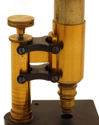 E. Leitz in Wetzlar Mikroskop Nr. 1636, Feintrieb
