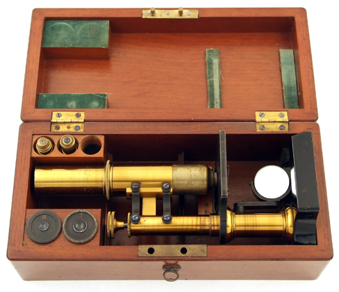 E. Leitz in Wetzlar Mikroskop Nr. 1636 im Kasten liegend