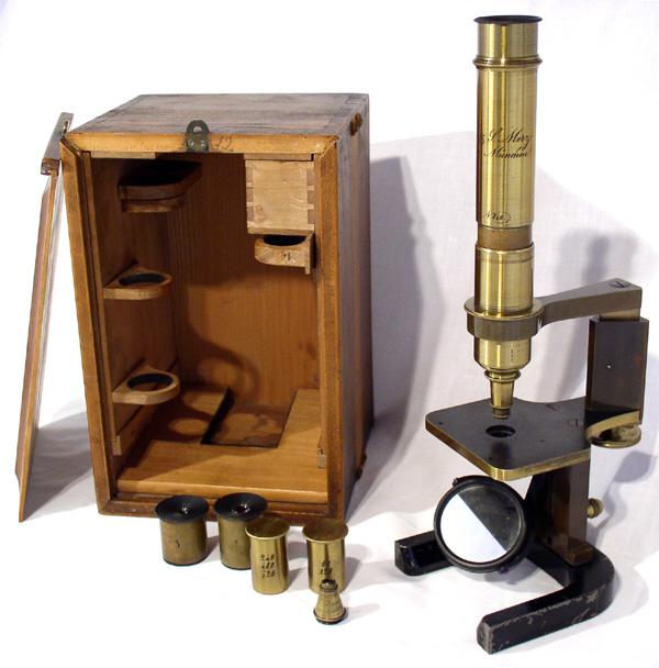 Mikroskop G. & S. Merz in München # 840 mit Zubehör und Kasten