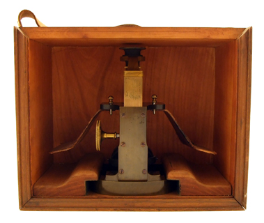 einfaches Dissektionsmikroskop G. & S. Merz im Kasten
