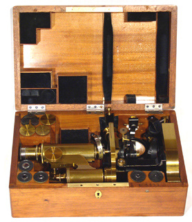 C. Reichert Wien: Großes Mikroskop No. 3233 im Kasten
