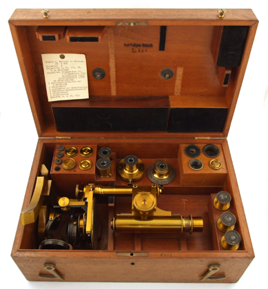 Mikroskop von Seibert & Krafft Stativ Nr.2, Seriennummer 3506 im Kasten