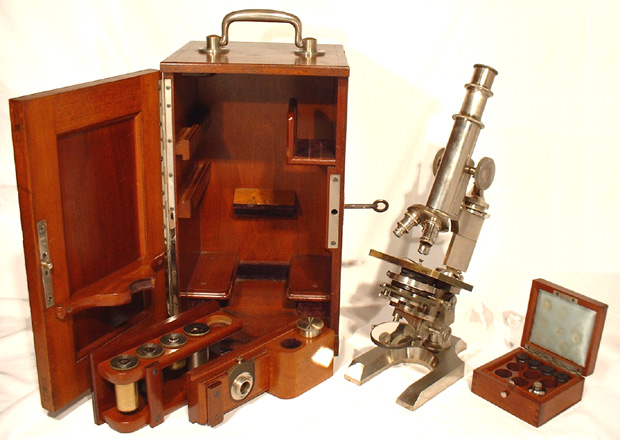 Labormikroskop R.Winkel # 1852 mit Kasten