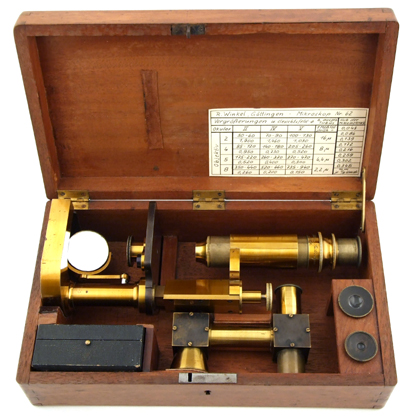 Mikroskop R. Winkel in Göttingen, No. 62 im Kasten