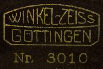 Winkel-Zeiss Universaldrehtisch UT-4 Nr. 3010: Signatur