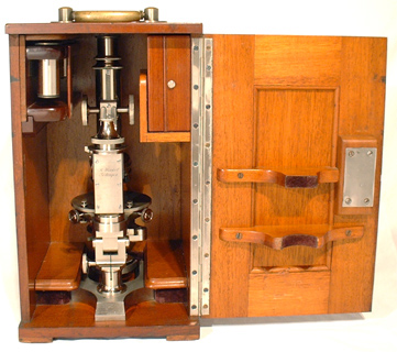 R. Winkel Göttingen: Labormikroskop, im Kasten