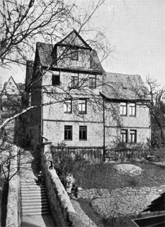 Werkstatt und Wohnhaus von Carl Kellner; Abb. aus: Dr.med.habil. Alexander Berg: Ernst Leitz Optische Werke Wetzlar 1849 - 1949; Umschau Verlag; Frankfurt am Main 1949 