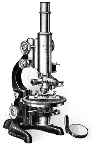 Ernst Leitz Wetzlar, Erzmikroskop MOP. Abb. aus: Ernst Leitz, Optische Werke, Wetzlar: Erzmikroskop MOP; Liste Pol. Nr. 2251 o. Pr. Dezember 1927
