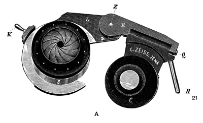 Carl Zeiss Jena: Ausklappbarer Condensor. Abb. aus: Carl Zeiss Jena, Optische Werkstätte: Mikroskope und mikroskopische Hilfsapparate; 32. Ausgabe; Jena 1902