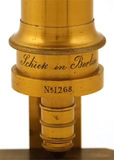 Trommelmikroskop F.W. Schiek in Berlin Nr. 1268, Signatur