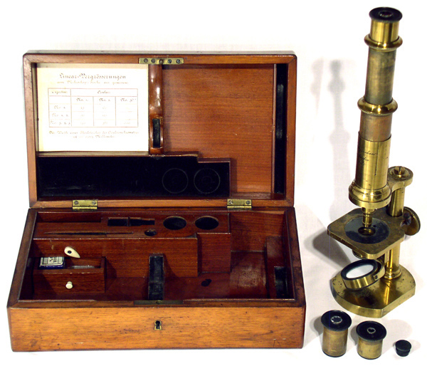 Mikroskop Fr. Wappenhans Berlin No. 87 mit Kasten