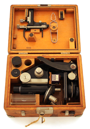 Carl Zeiss Jena: Reisemikroskop aus 1929 im Kasten