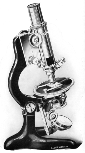Mikroskop KM von Ernst Leitz Wetzlar, Abb. aus: Ernst Leitz Optische Werke Wetzlar: Leitz Polarisations-Mikroskope, No. 48 Pol.; Wetzlar Juni 1924