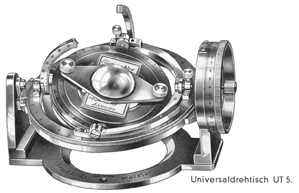 Universaldrehtisch UT5 von Ernst Leitz Wetzlar. Abbildung aus: Ernst Leitz Wetzlar: Polarisationsmikroskope; Liste 53 Pol.d.; Wetzlar Juli 1940 