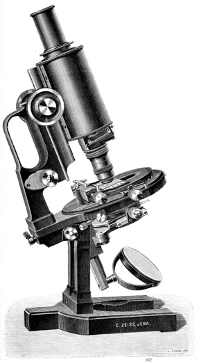 Carl Zeiss Jena: Stativ I B mit großem Kreuztisch Nr. 44. Abb. aus: Carl Zeiss Jena: Mikroskope und mikroskopische Hilfsapparate; 33. Ausgabe; Jena 1906